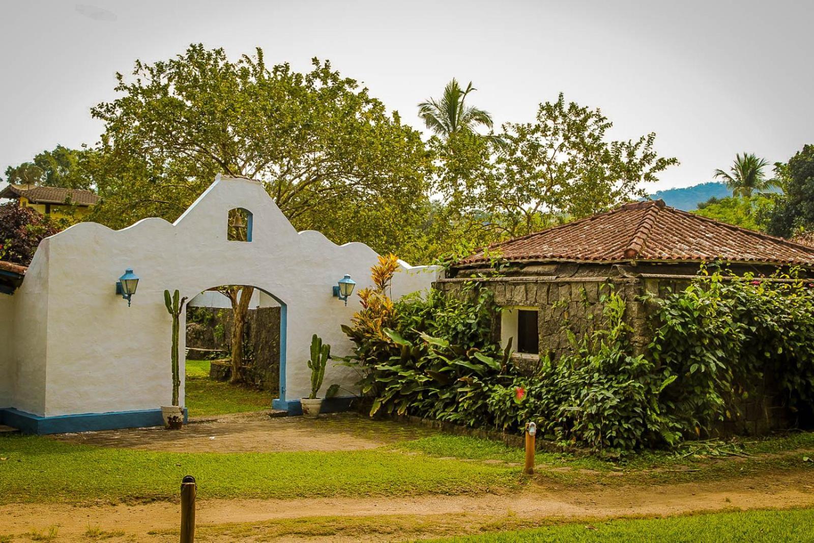 Velinn Bromelias Inn