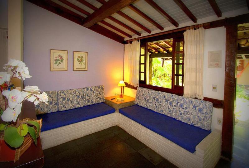 Velinn Bromelias Inn