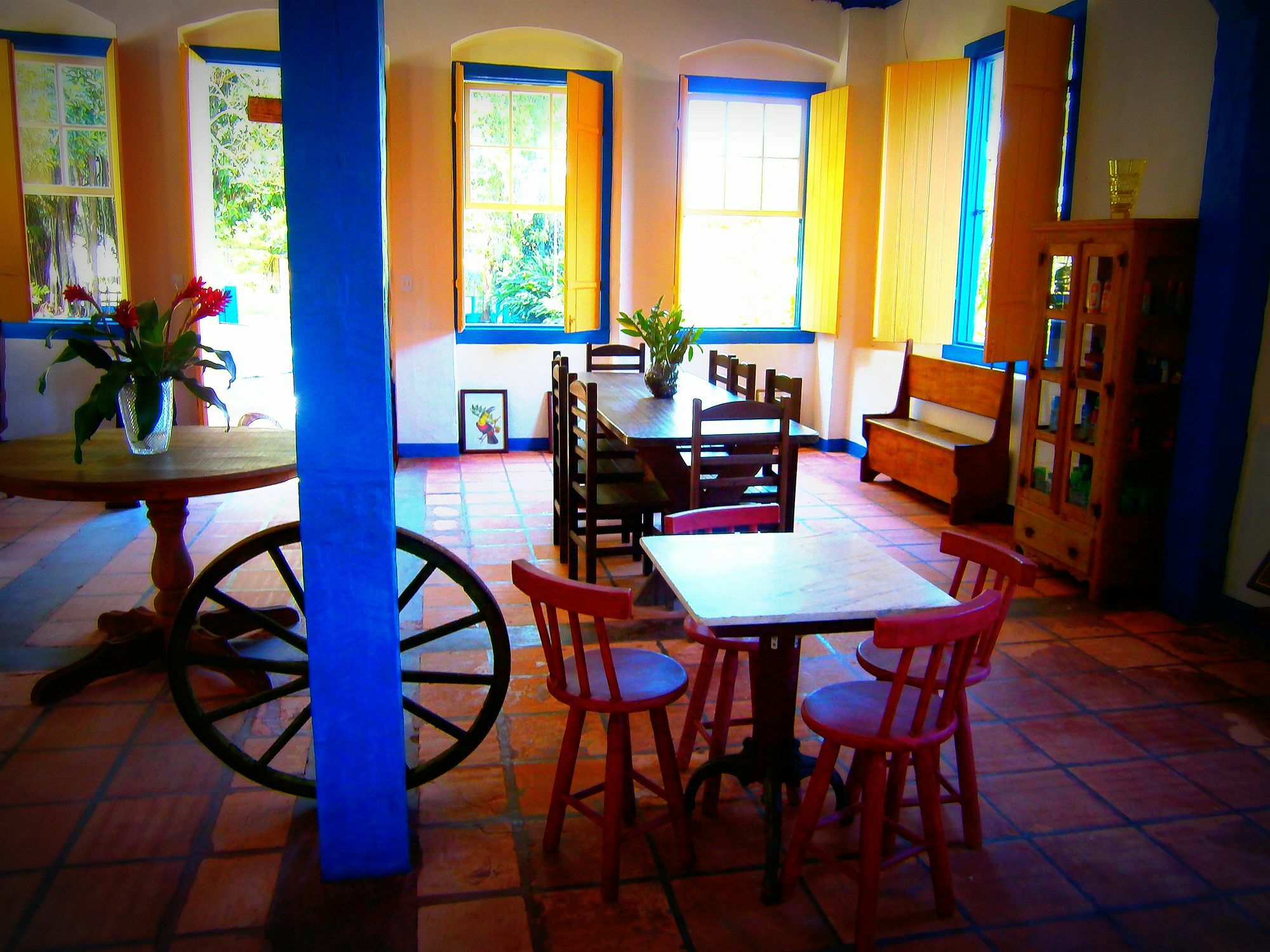 Velinn Bromelias Inn