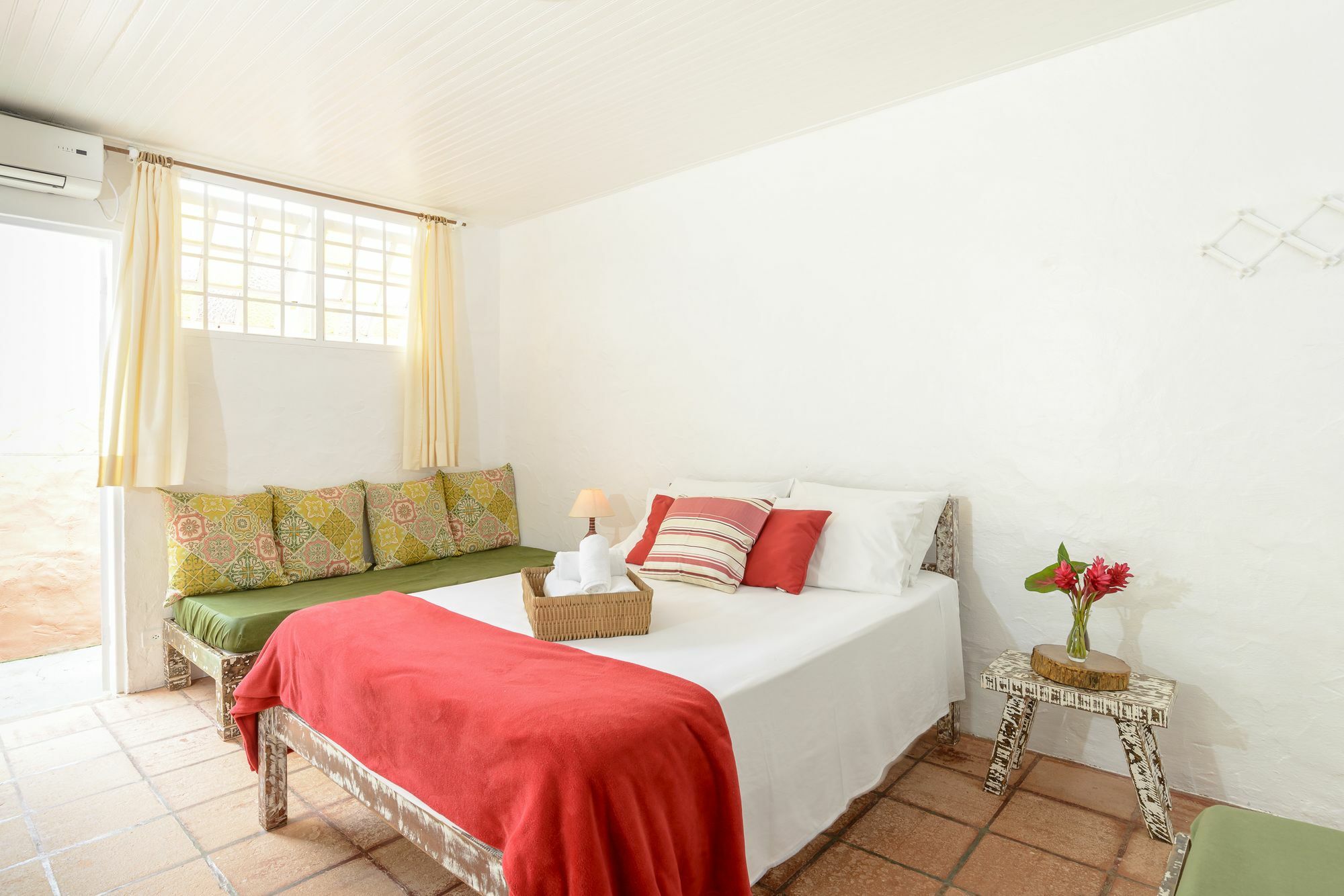 Inn Velinn Bromelias 3*